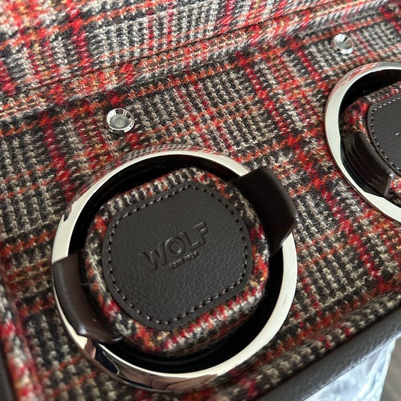 WOLF 
x WM Brown Double Watch Winder - Picture 12 of 16